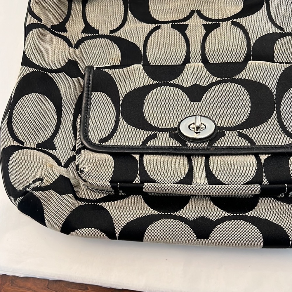 Coach Vintage Shoulder Bag with Signature C's in Light Gray and Black - Picture 2 of 11